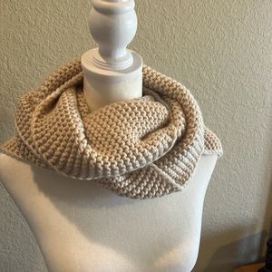 NWT Women’s Just Fab infinity scarf